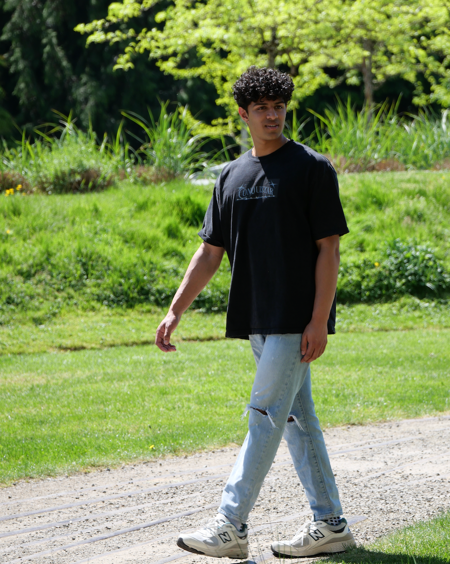 "Conquistar" Vintage Wash Frayed T-Shirt